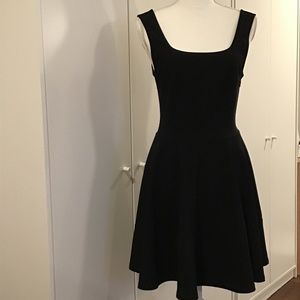 Lulu’s Little Black Dress